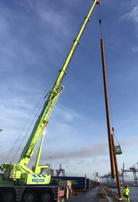 Construction crane
